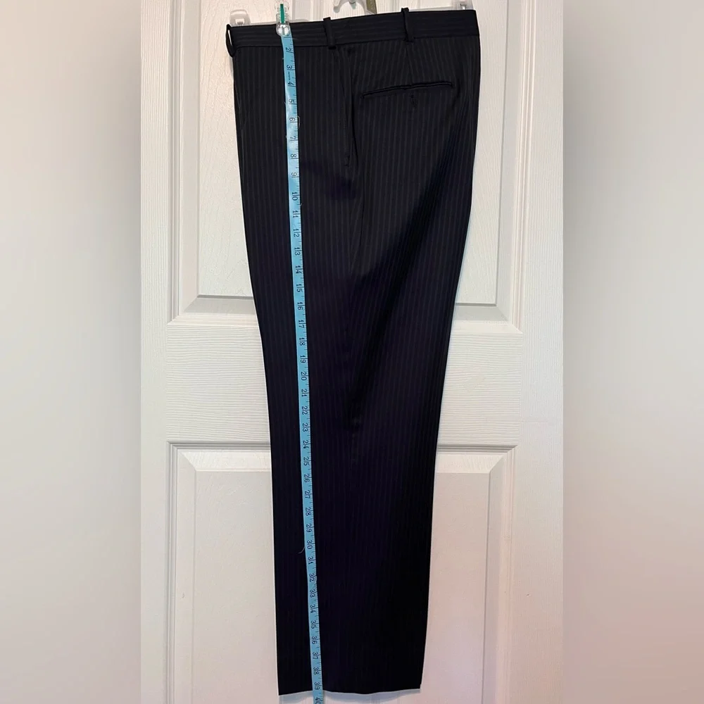 Tom James, Men’s Custom made wool suit, size 50R, pants W40/L 28
